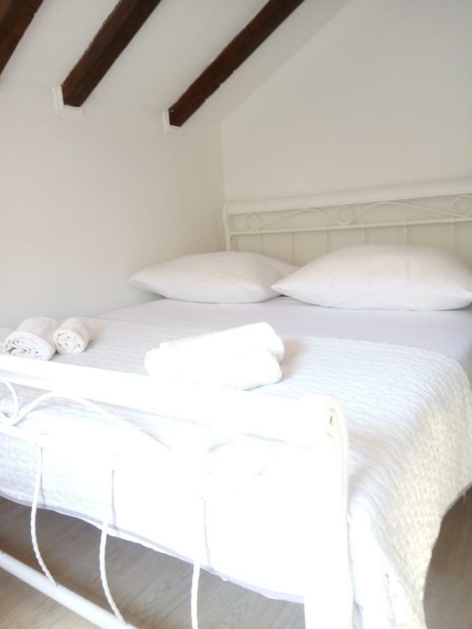 Holiday Home Jadric Osoje 外观 照片